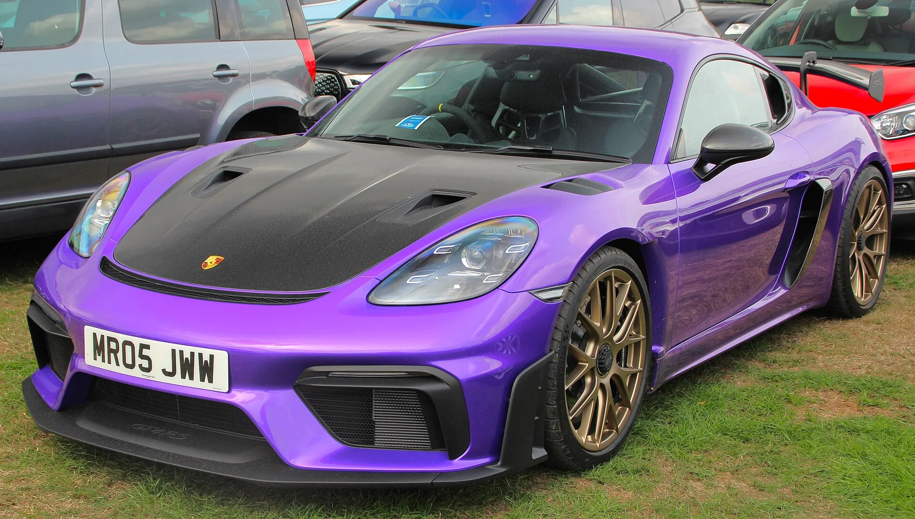 Source photograph of a 718 Cayman GT4 RS