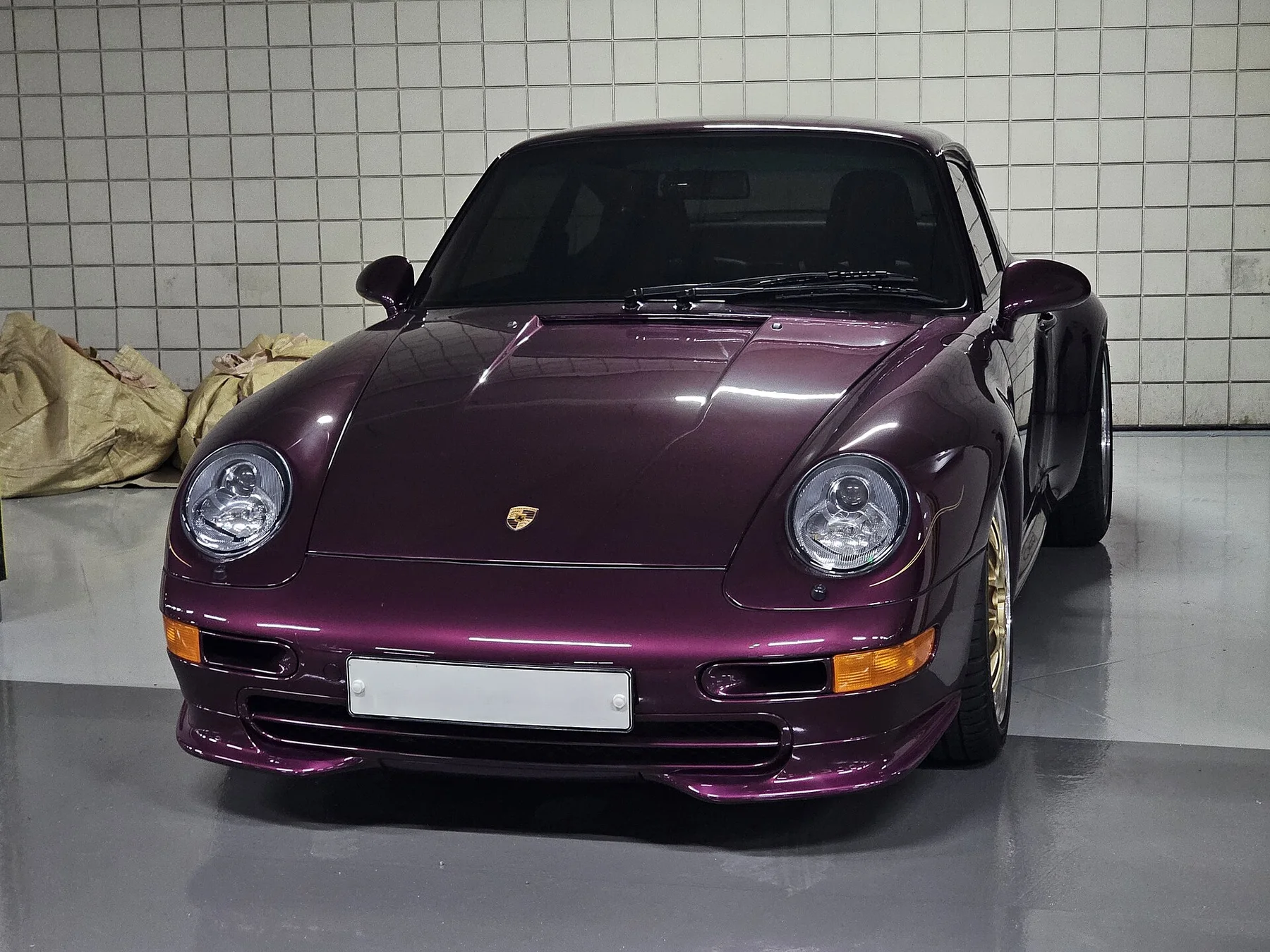Source photograph of a 911 Coupe