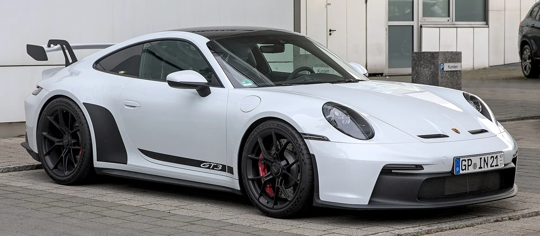 Source photograph of a 911 GT3