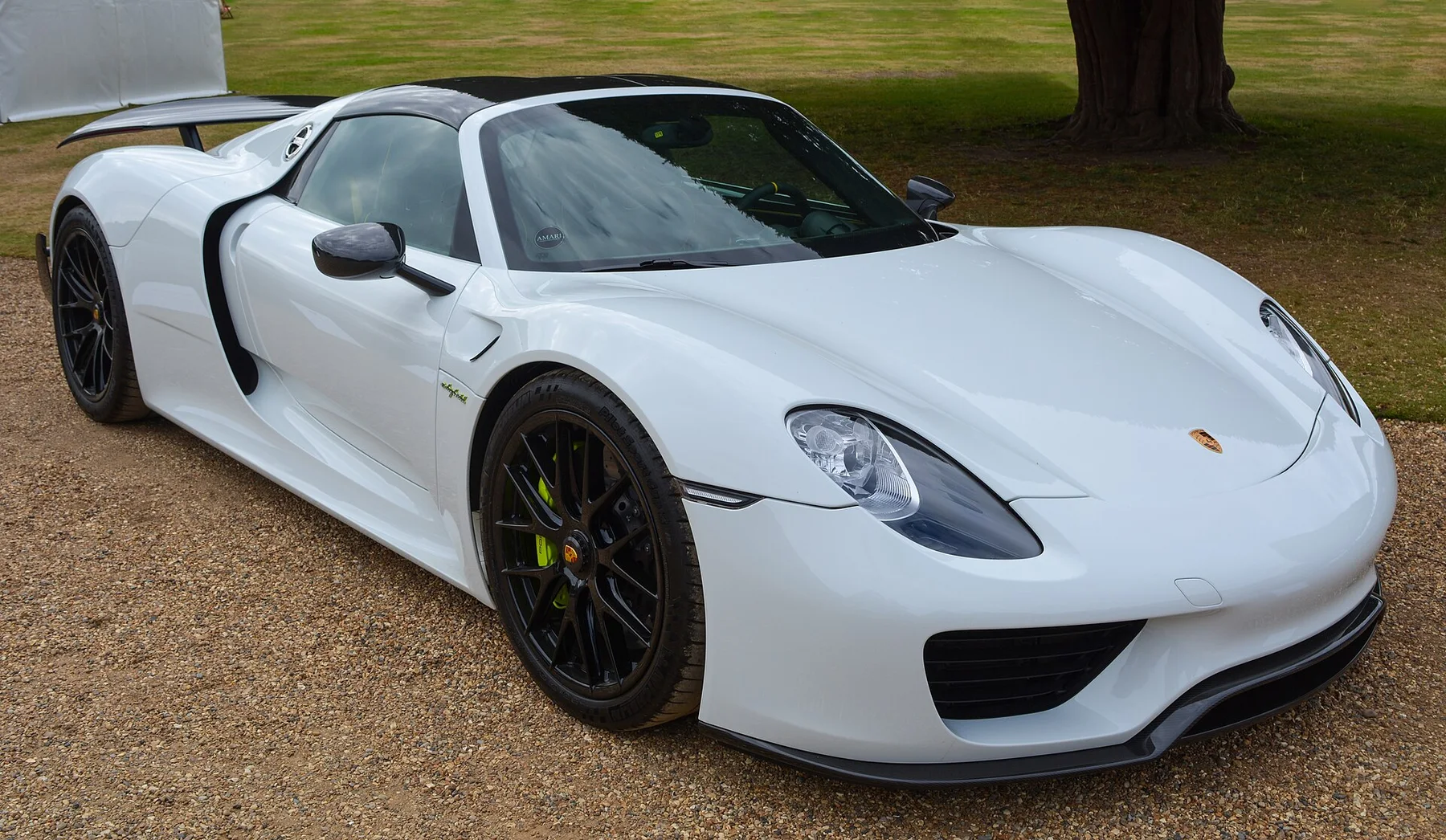 Source photograph of a 918 Spyder