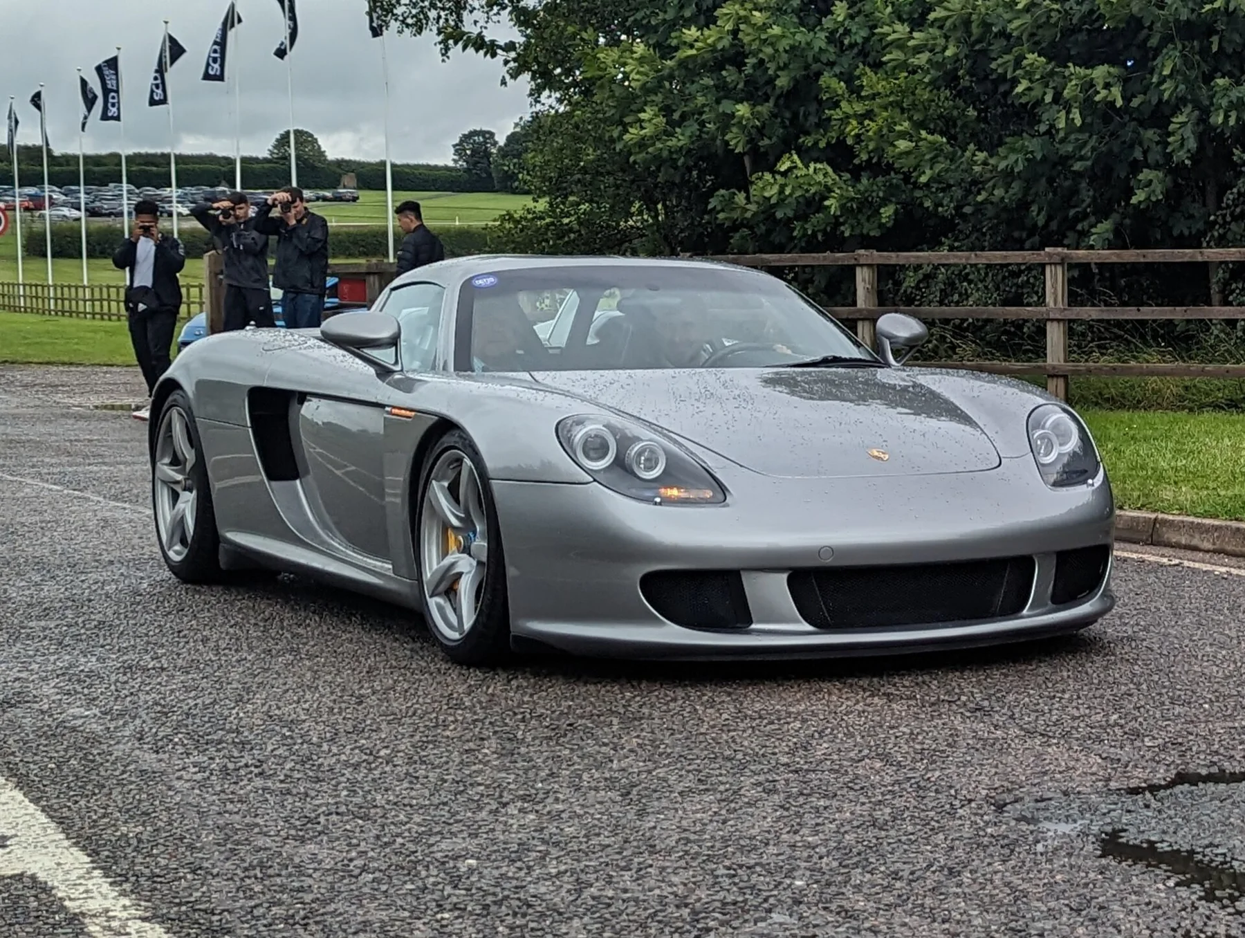 Source photograph of a Carrera GT