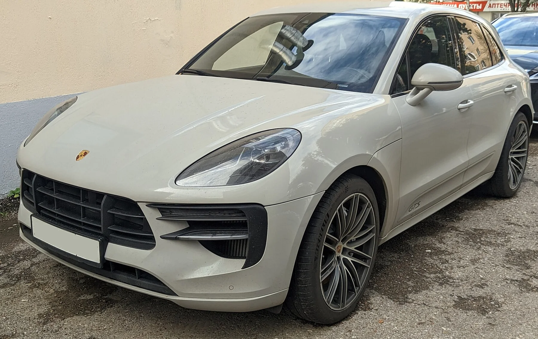Source photograph of a Macan GTS
